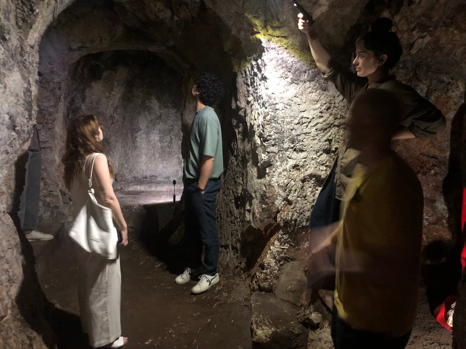 Veduta dell'allestimento della mostra ALCOVE.