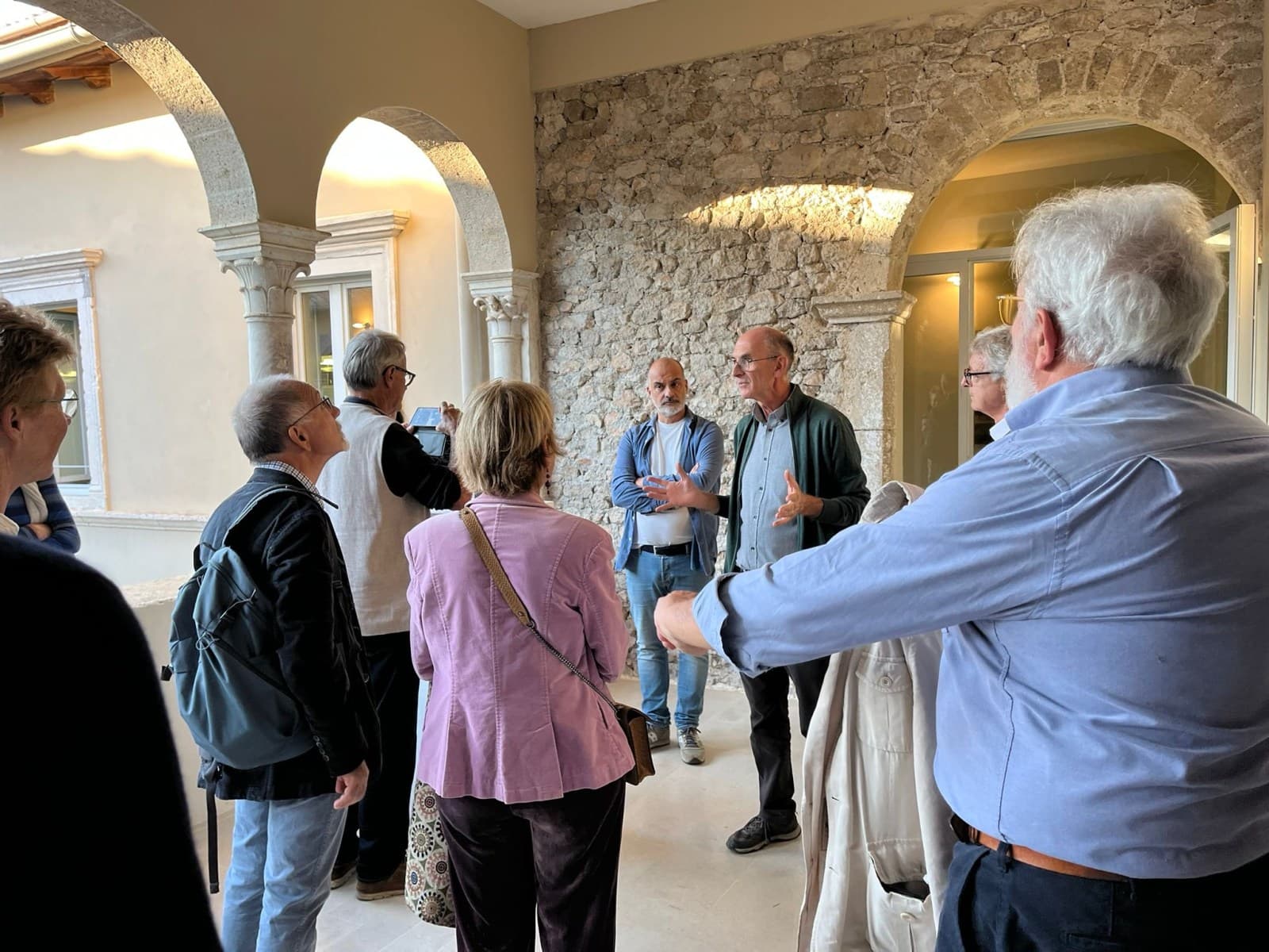 Veduta dell'allestimento della mostra ALCOVE nella loggia del Museo.