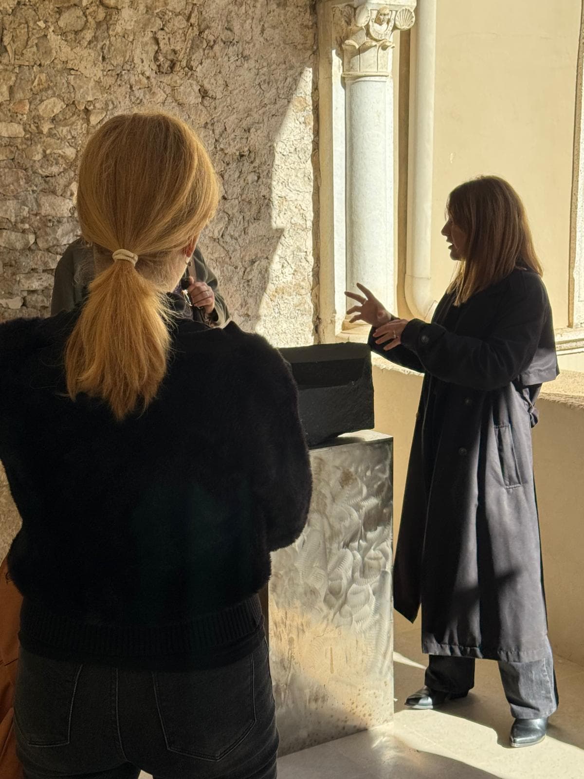 Veduta dell'allestimento della mostra ALCOVE nella loggia del Museo.